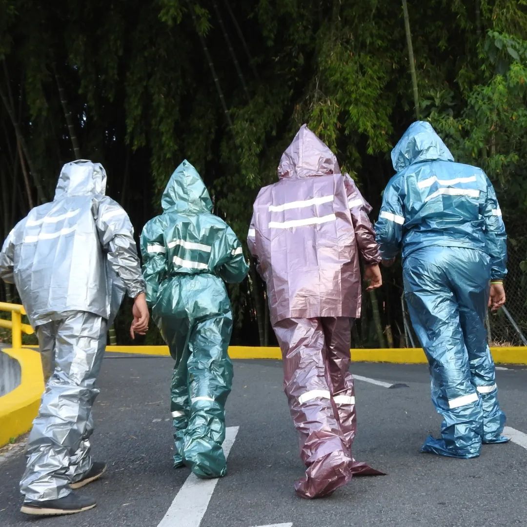 IMPERMEABLE FINO