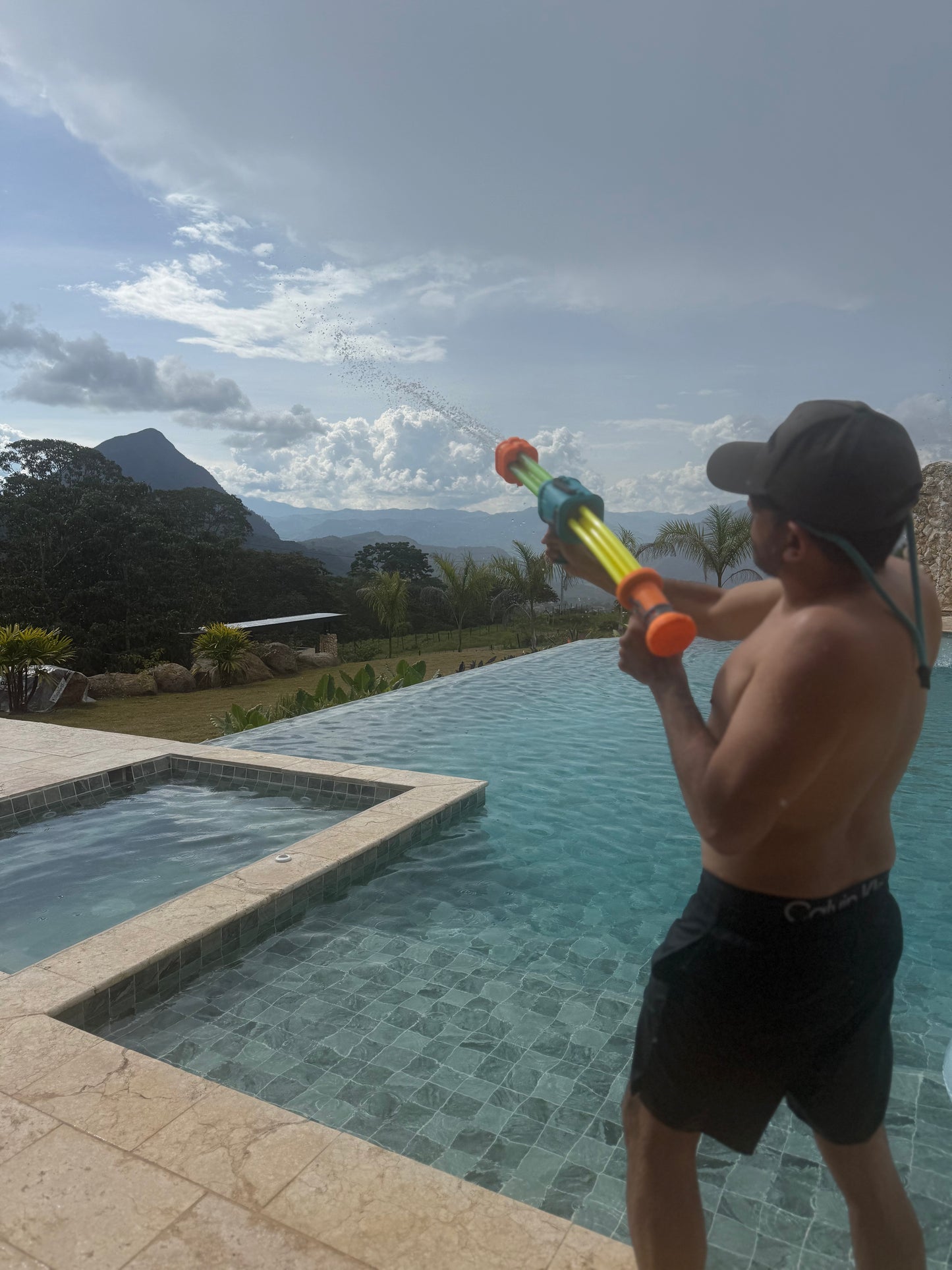 LANZADOR PISTOLA DE AGUA 5 CHORROS