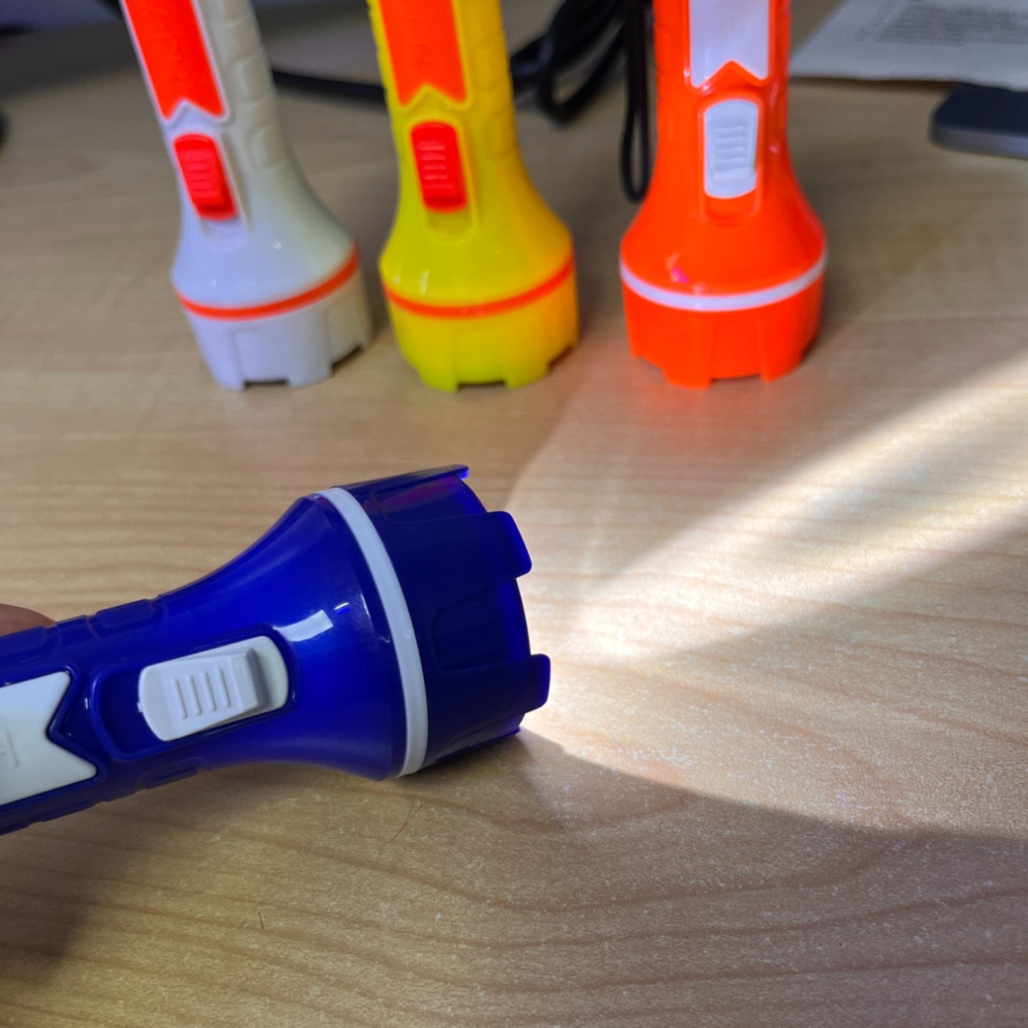 LINTERNA LUZ LED