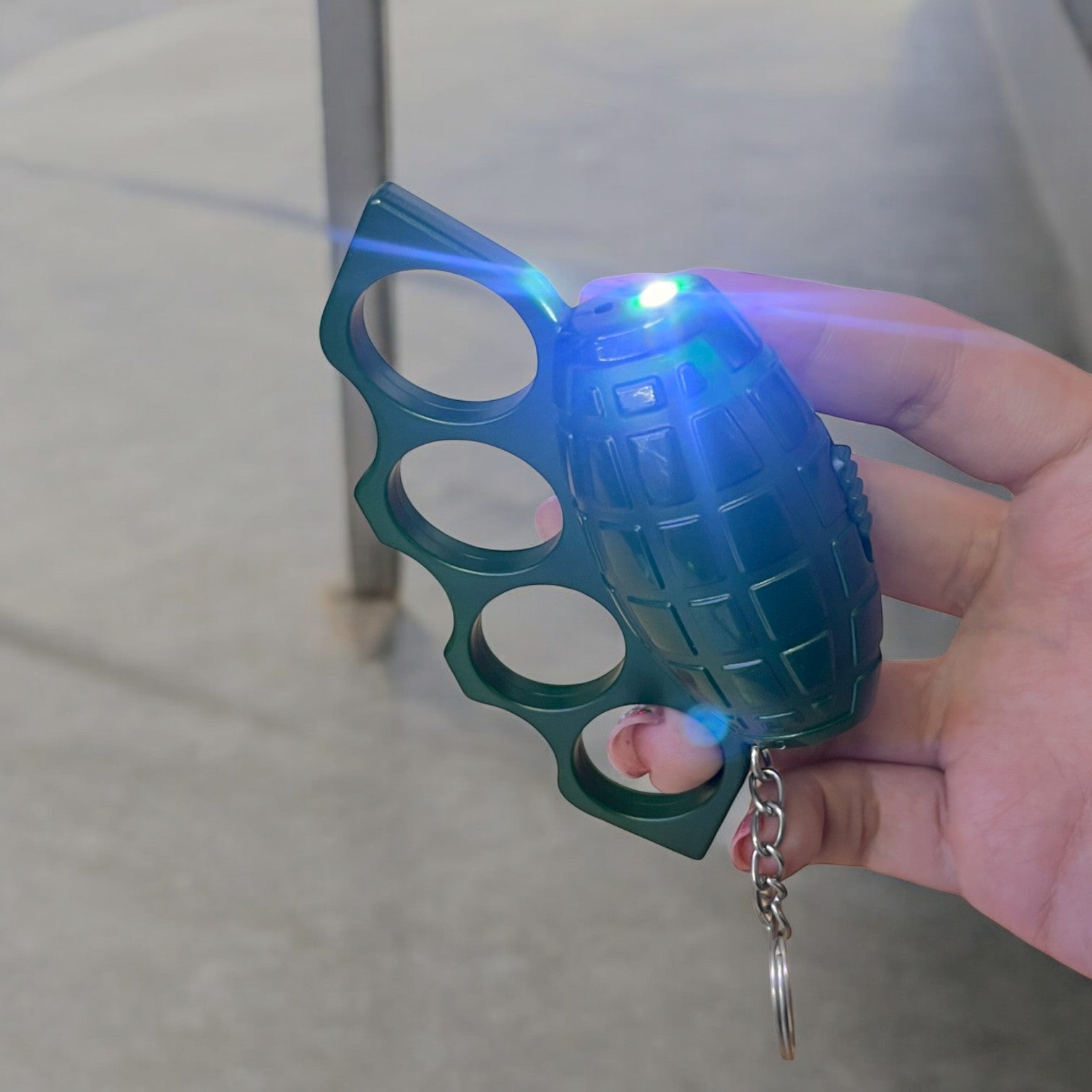 LLAVERO CON MANOPLA Y LASER
