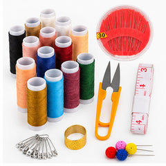 Piezas del kit de costura con carretes de hilo de colores y accesorios de costura