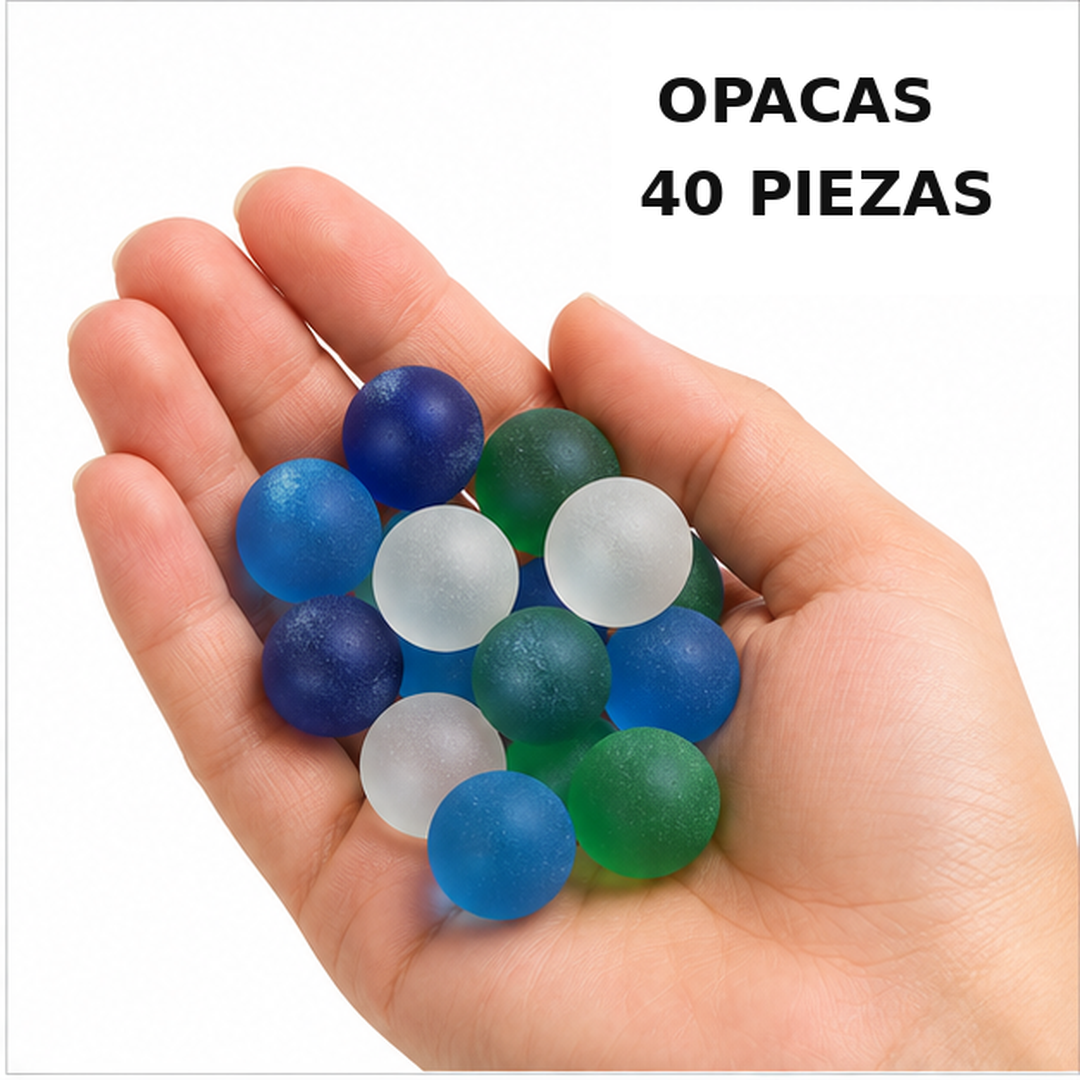 Canicas opacas de 18 mm verdes azules y blancas mostradas en la mano