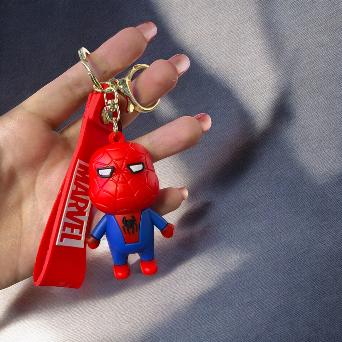 Llaveros Marvel de goma con figuras de Spider-Man, Capitán América, Thor, Iron Man y Batman