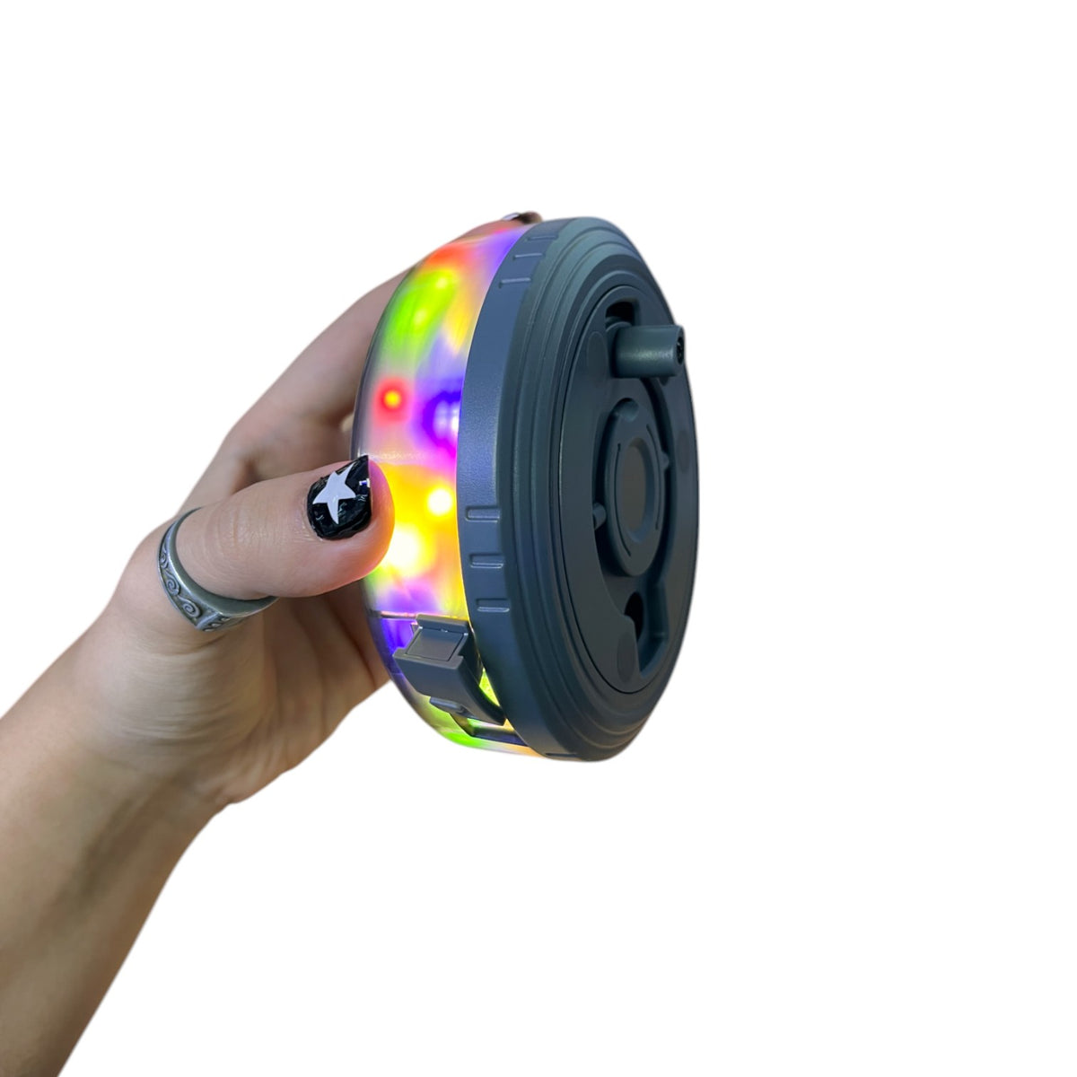 Luces LED FOX SKL0600 extendidas en una carpa durante la noche
