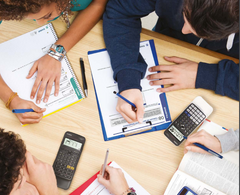Calculadora científica KADIO KD-82MS en contexto de estudio.