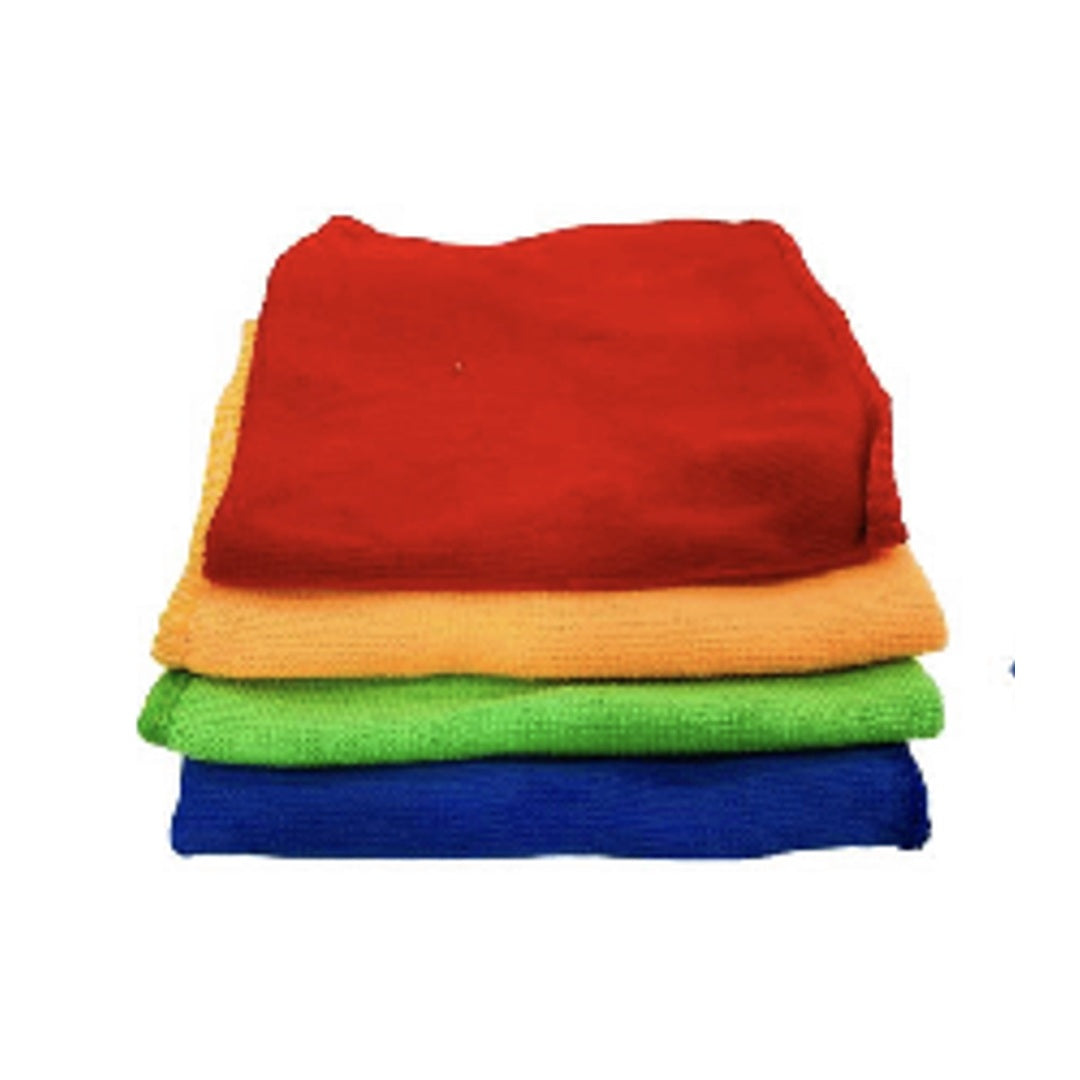 Cuatro paños sacudidores de microfibra apilados en rojo, amarillo, verde y azul