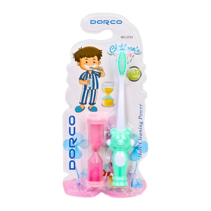 Cepillo dental infantil Dorco 2733 con mango verde en forma de oso y reloj de arena rosa, en blíster.