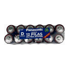 Vista de los terminales de un paquete de 12 pilas Panasonic grandes tipo D.