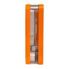 Vista lateral del cuerpo translúcido naranja del ventilador recargable