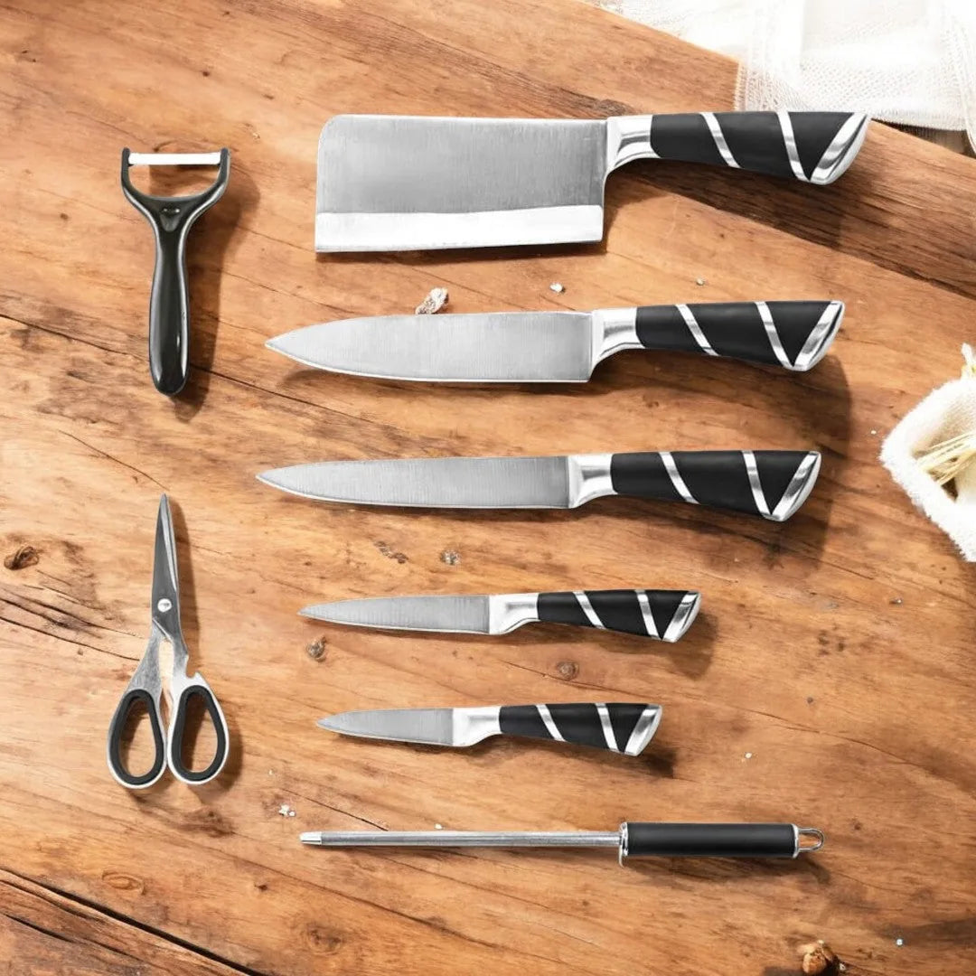 Contenido del set de cocina con cuchillos, tijeras, pelador y afilador