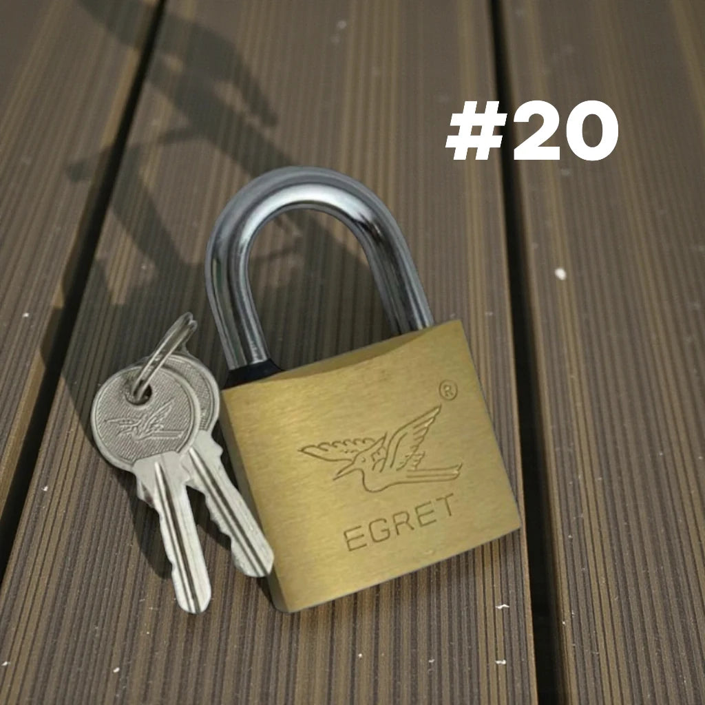 Candado de latón Egret número 20 con arco metálico y dos llaves.