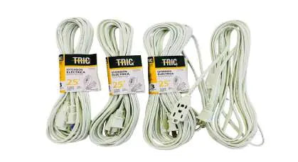 Extensión eléctrica TRIC blanca con clavija y tomacorriente múltiple; empaque muestra cable enrollado y marca TRIC.
