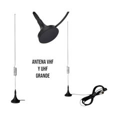 Antena larga para VHF y UHF con base magnética y cable coaxial visibles.