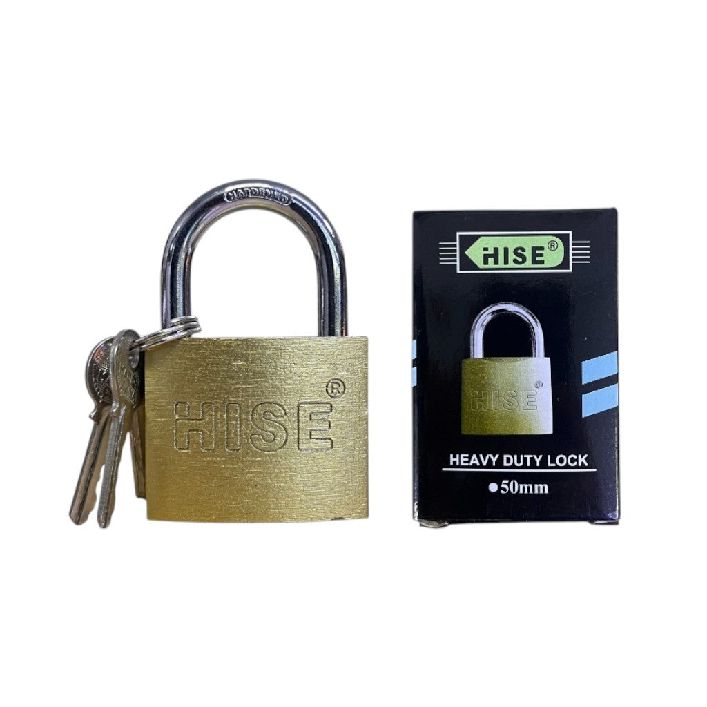 Candado HISE de 50 mm junto a su caja de seguridad.