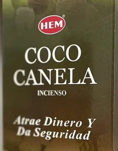 Primer plano del logotipo HEM y el nombre Coco Canela impreso en la caja.