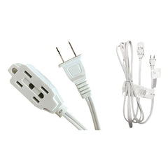 Detalle de los conectores de una extensión TELSA blanca, con clavija y toma múltiple.