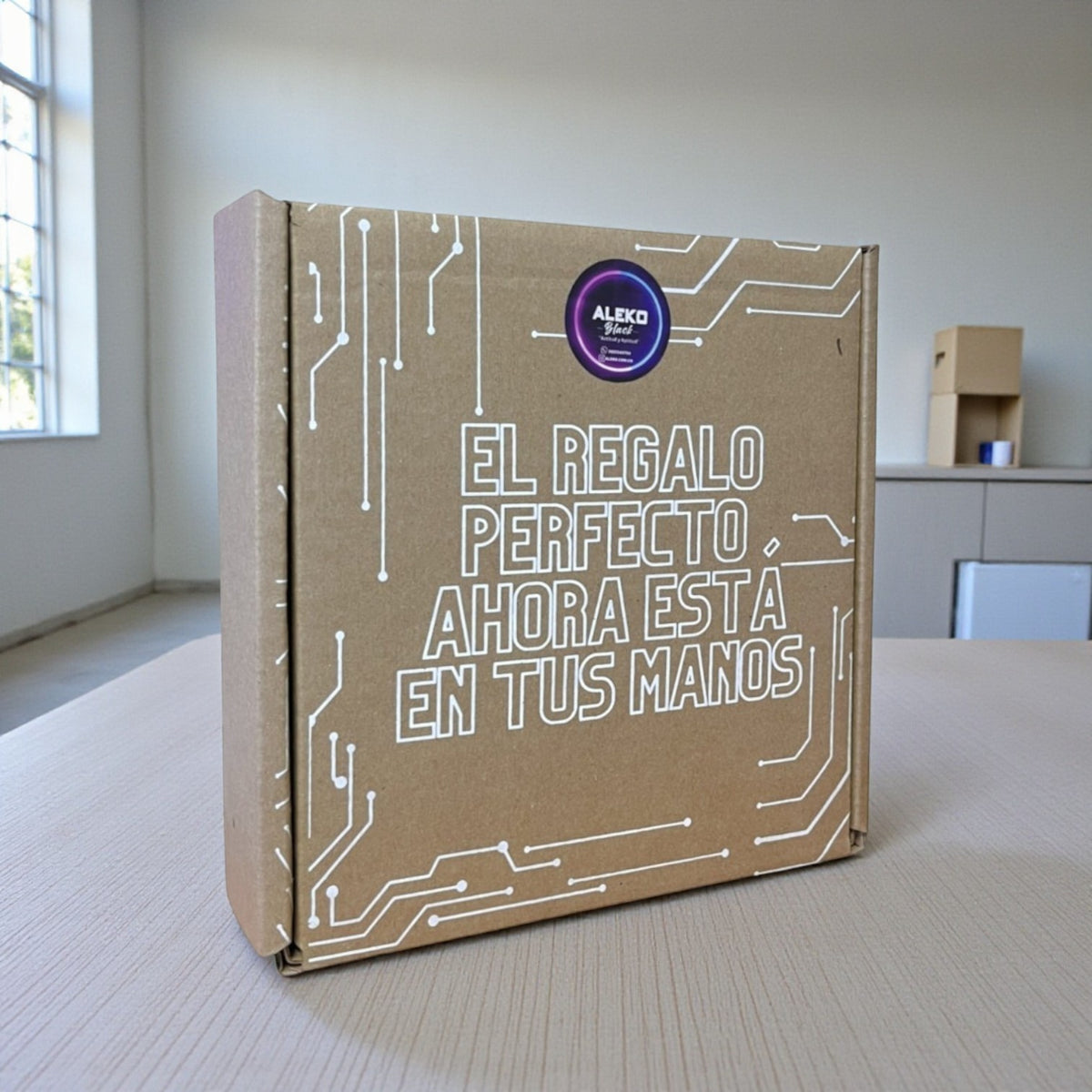 CAJA CARTON MEDIANA:(23cm/7cm/23,5cm)