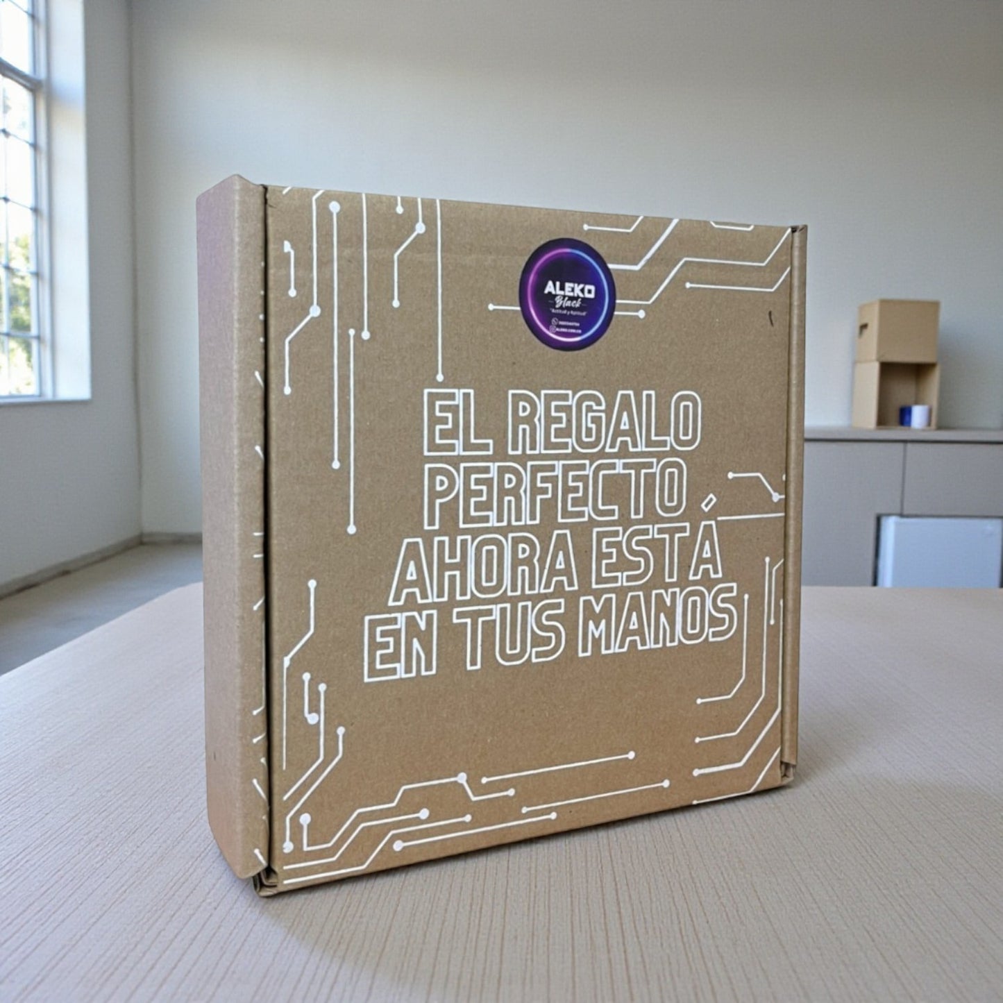 CAJA CARTON MEDIANA:(23cm/7cm/23,5cm)