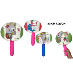 Sonajeros infantiles tipo chipote chillón con cabezas ilustradas de animales y mangos de colores surtidos; vista de varios diseños.