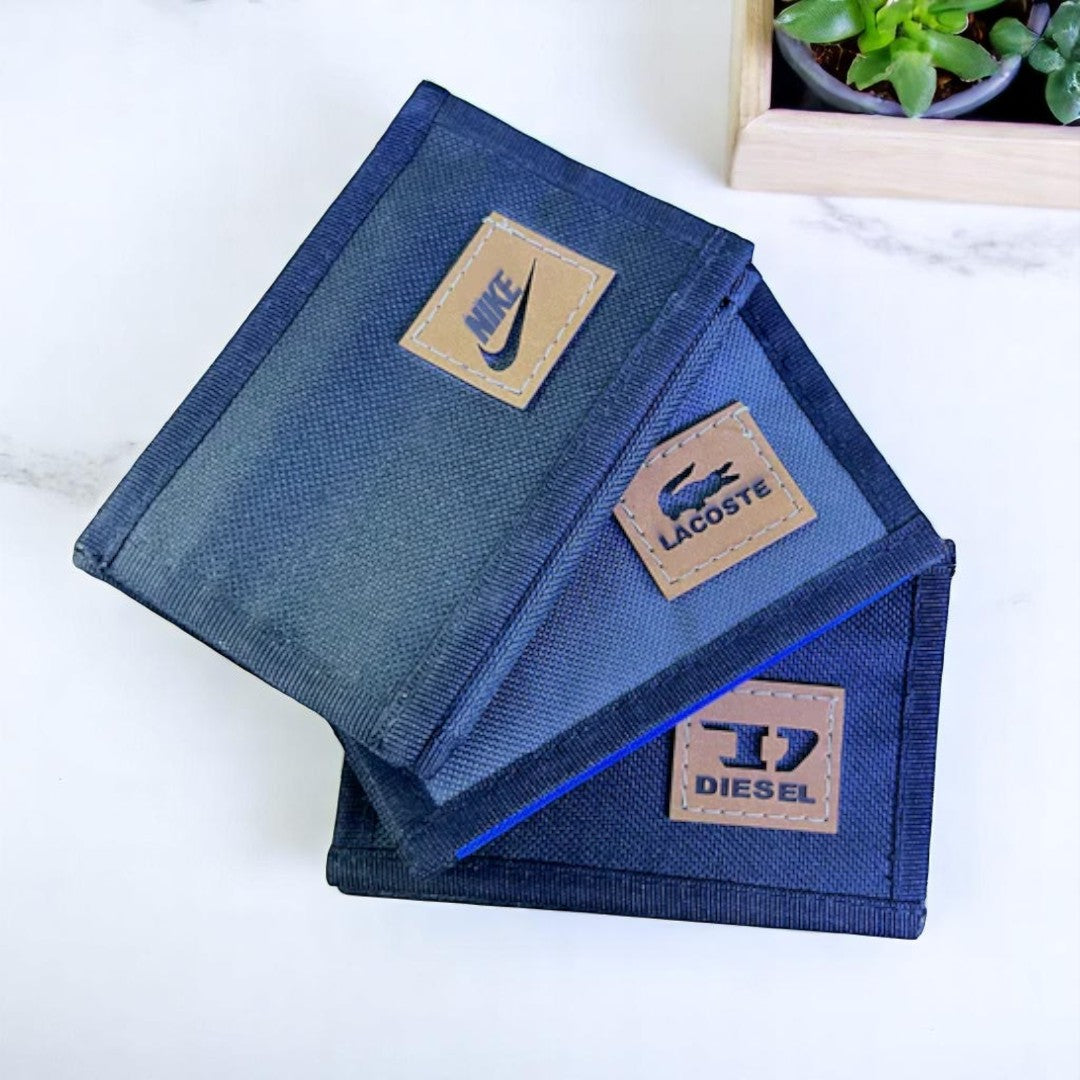 Billeteras sencillas dobles azules con sus etiquetas, colores surtidos
