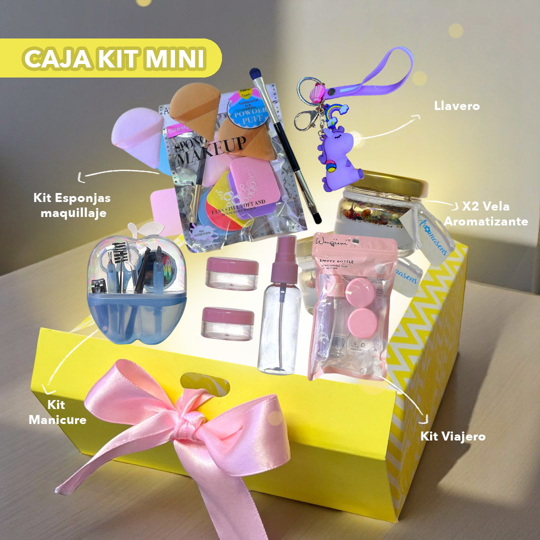 Kit mini para mamá en caja amarilla: set de manicure, esponjas de maquillaje, dos velas, llavero y set de viaje.