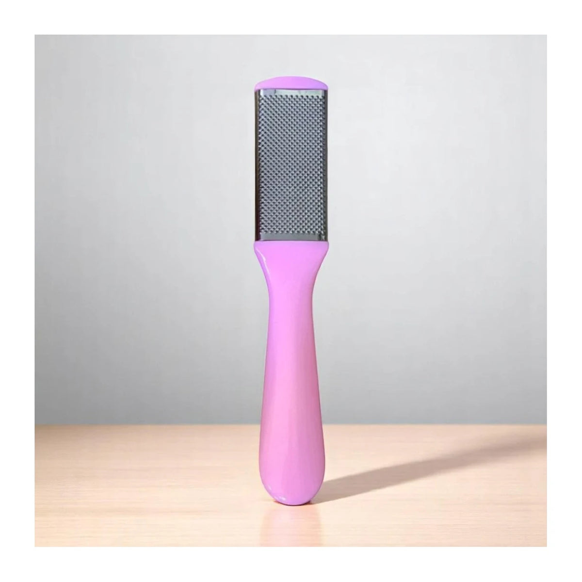 Detalle de la lima eléctrica rosa del set de manicure AZ8596.