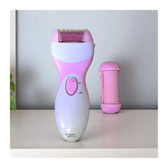 Lima eléctrica rosa del set de manicure AZ8596 con su accesorio cilíndrico.