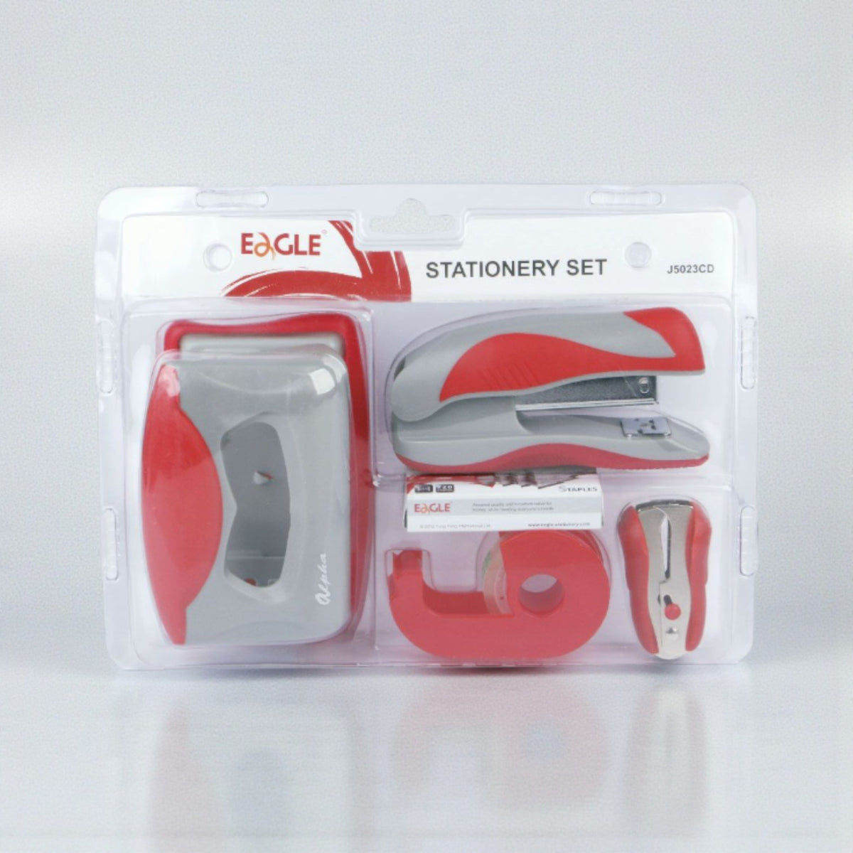 Set de papelería Eagle J5023CD en empaque, con grapadora y accesorios de escritorio rojos y grises.