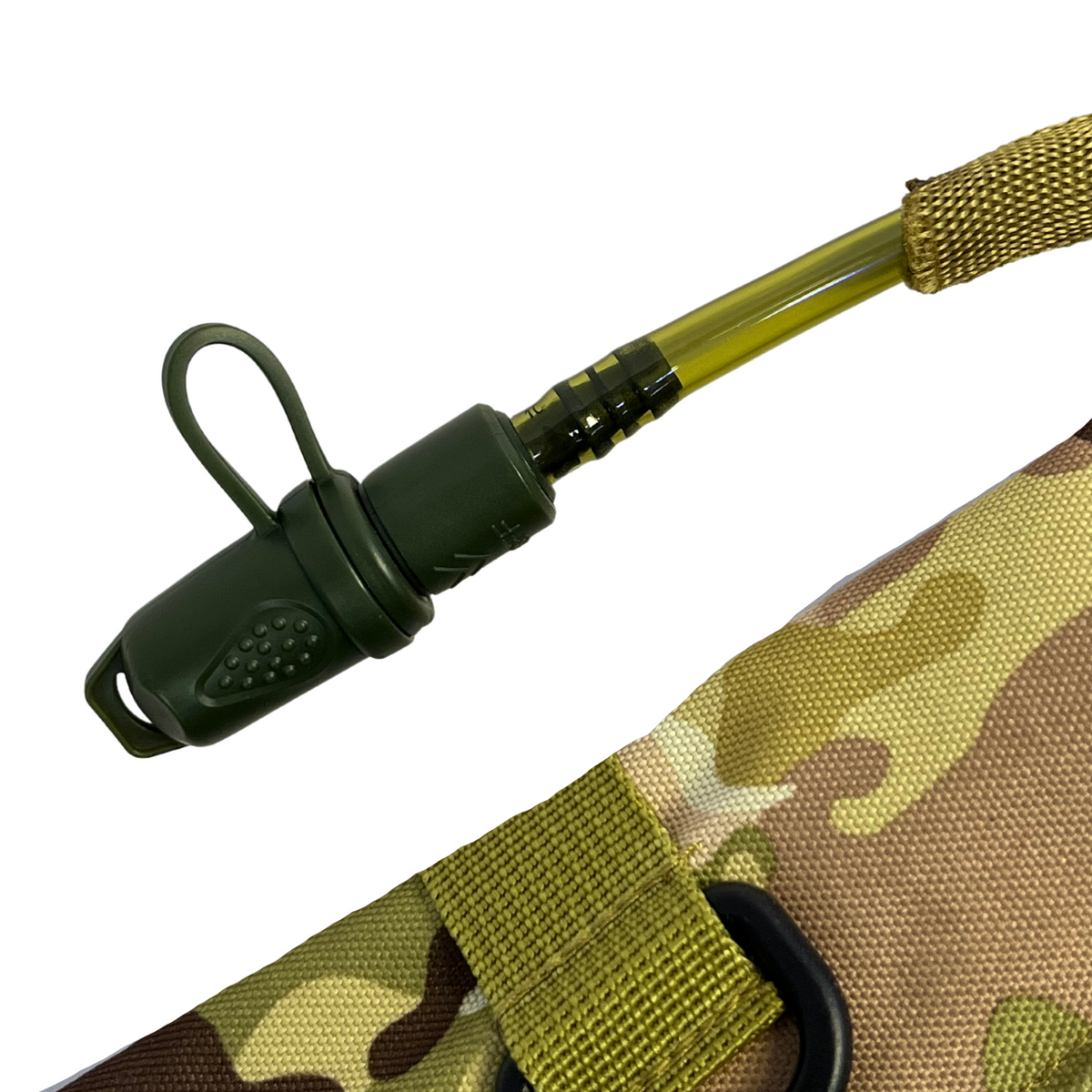 Detalle de boquilla y manguera de la mochila de hidratación